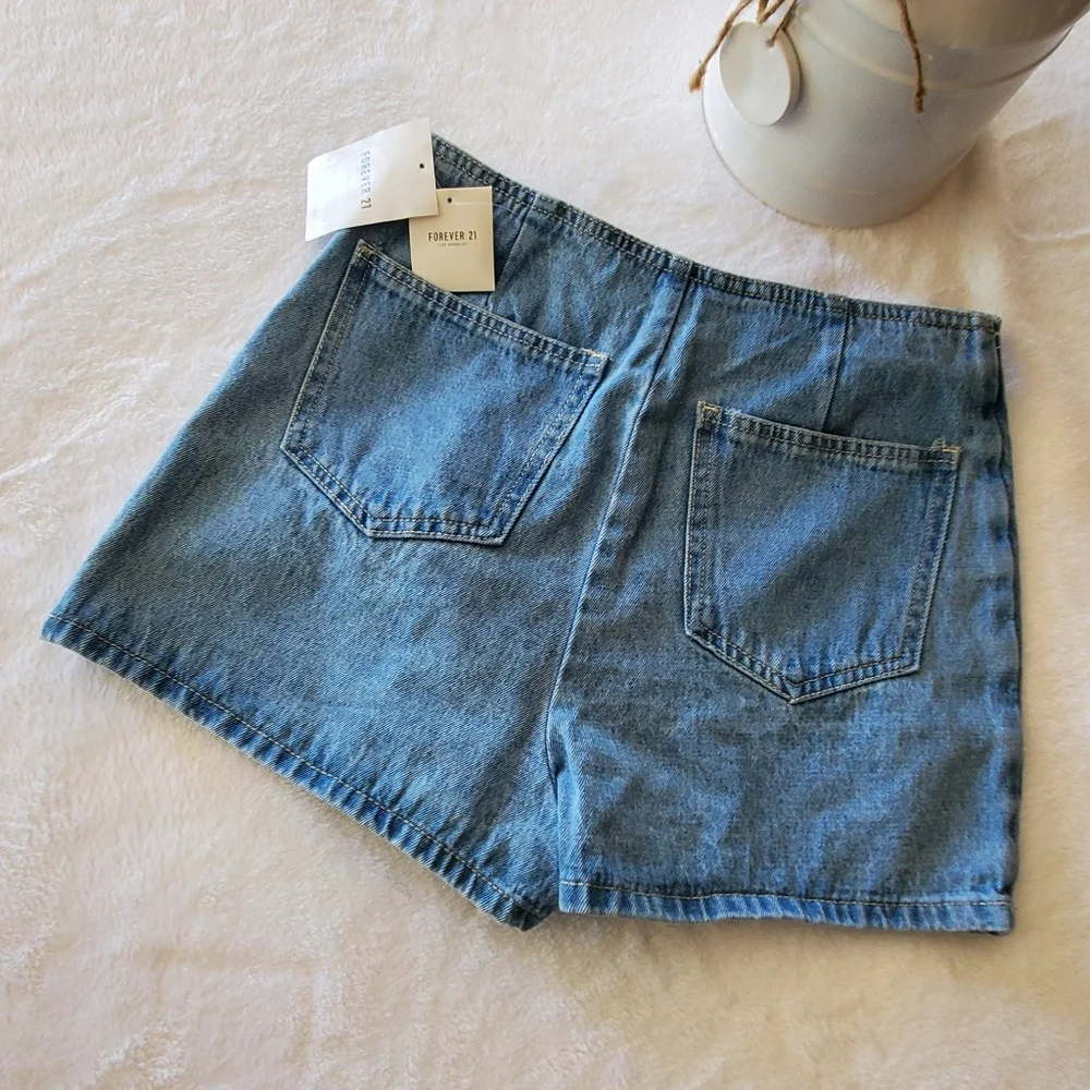 Women shorts - Picture 9 of 11